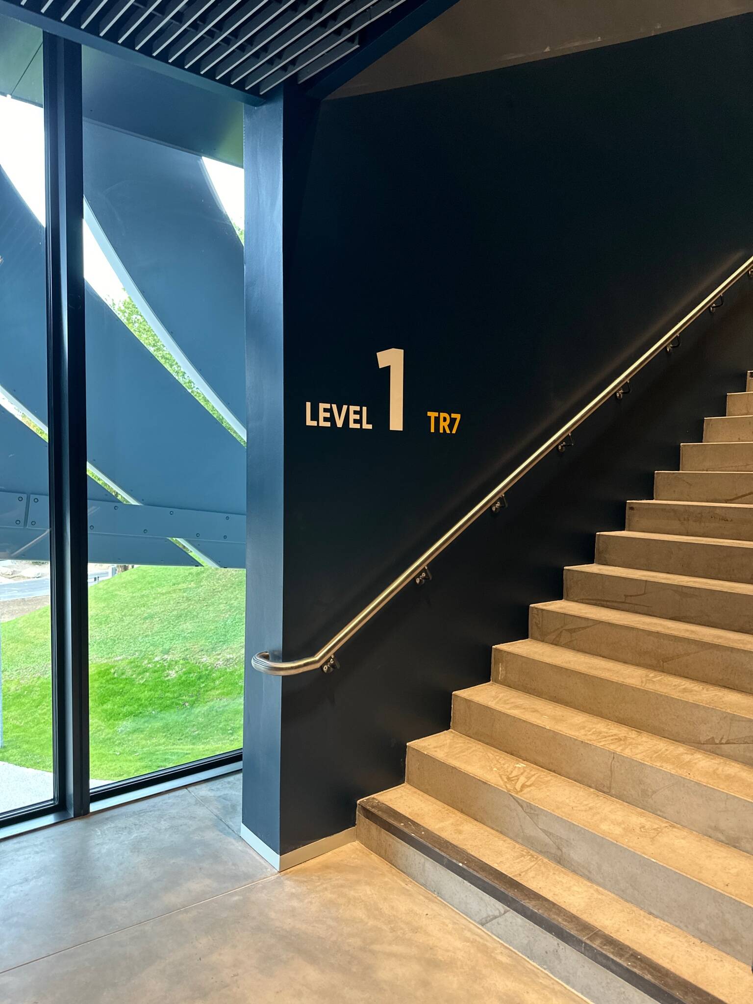 WEGELEITSYSTEME AUS EINEM HAUS